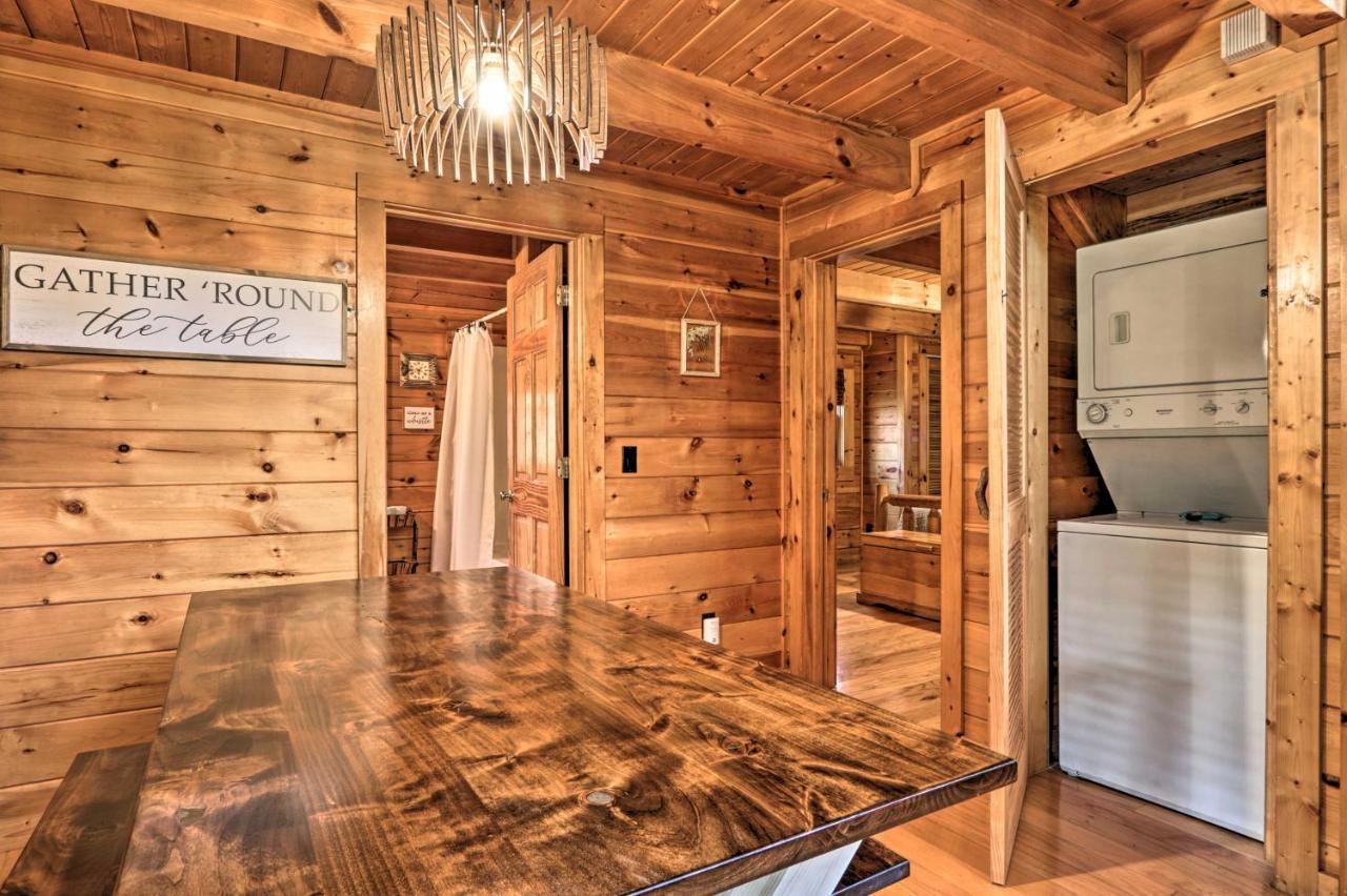 Smoky Mountain Log 7 Mi To Gatlinburg! Holiday home Sevierville