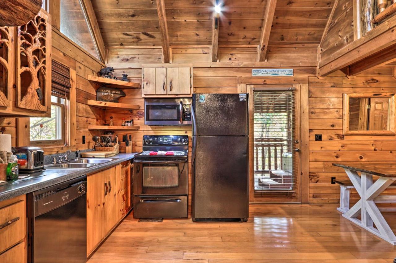 Holiday home Smoky Mountain Log 7 Mi To Gatlinburg! *
