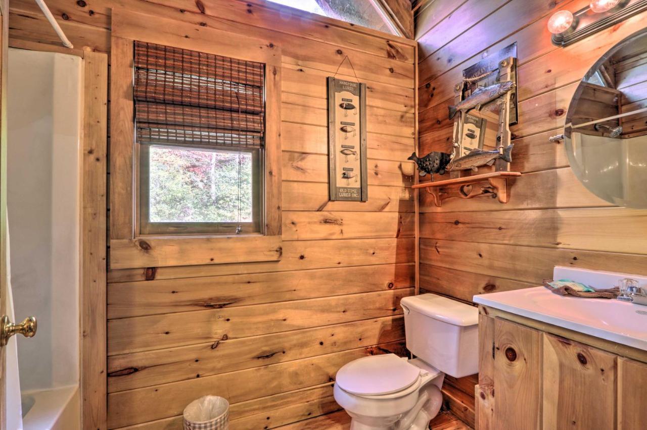 Holiday home Smoky Mountain Log 7 Mi To Gatlinburg!